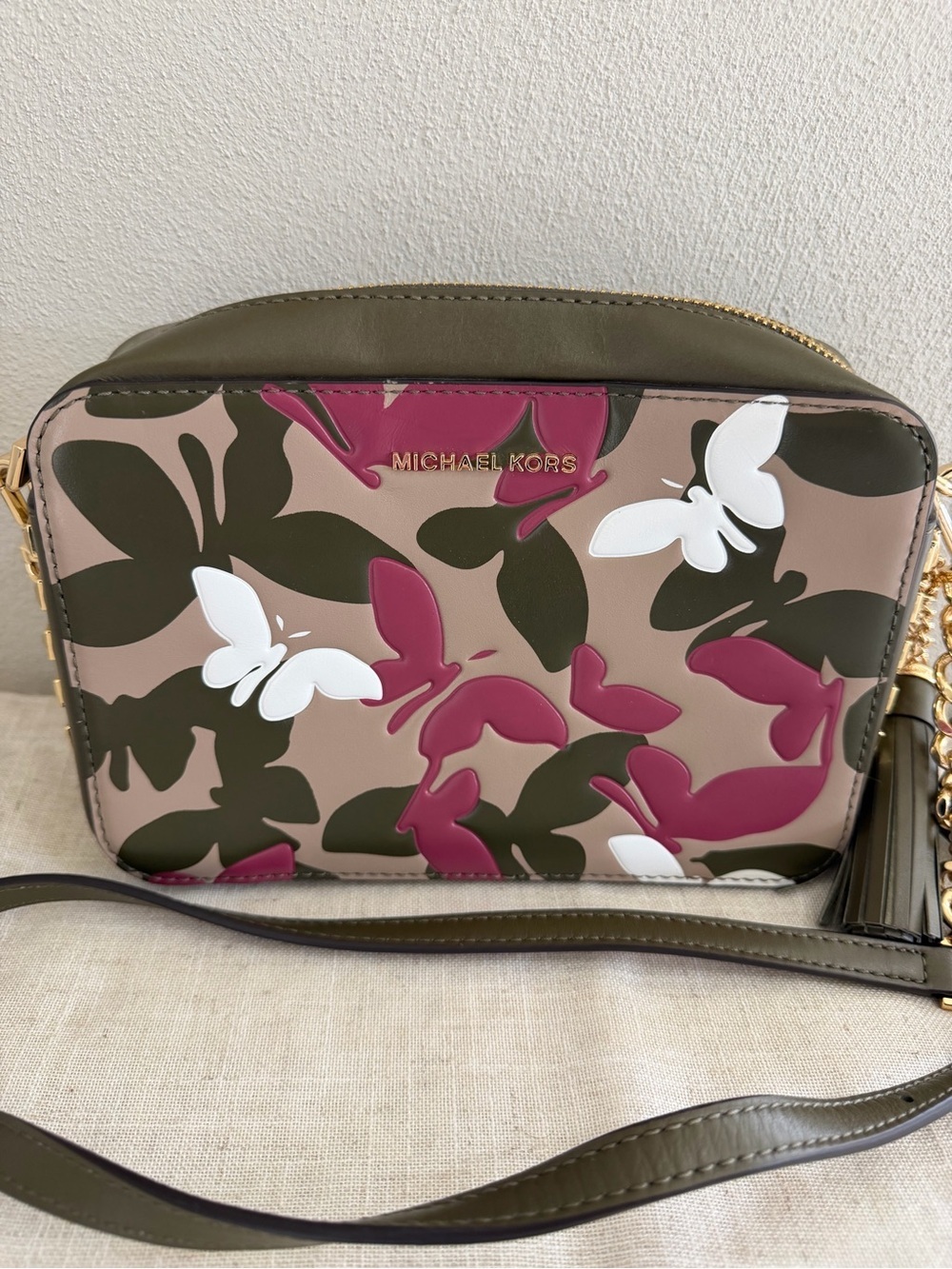 Michael Kors Ginny Medium Butterfly Camo Leather Crossbody Bag NWOT - Picture 3 of 13